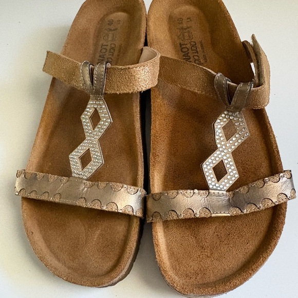 NEW NAOT ASPEN sandals bronze and rhinestone. Size 40, ladies 9
NWOB - Picture 6 of 9